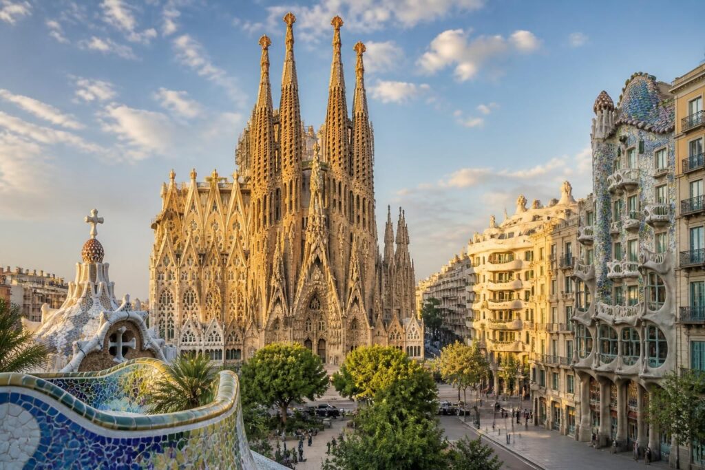 découvrez barcelone à travers l'œuvre de gaudí : visitez la majestueuse sagrada familia, promenez-vous dans le parc güell et admirez les maisons emblématiques comme la casa batlló et la casa milà.